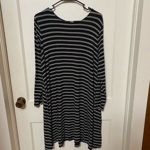 Old Navy Black and white stripe skater dress. Comfy soft stretchy. L